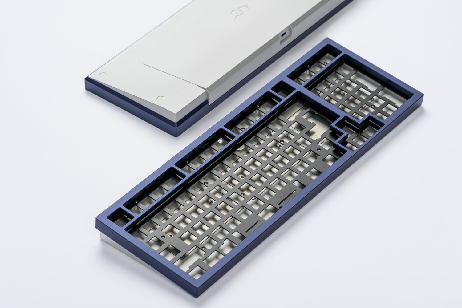 Brutal V2 1800 Keyboard in navy case finish and black alu plate