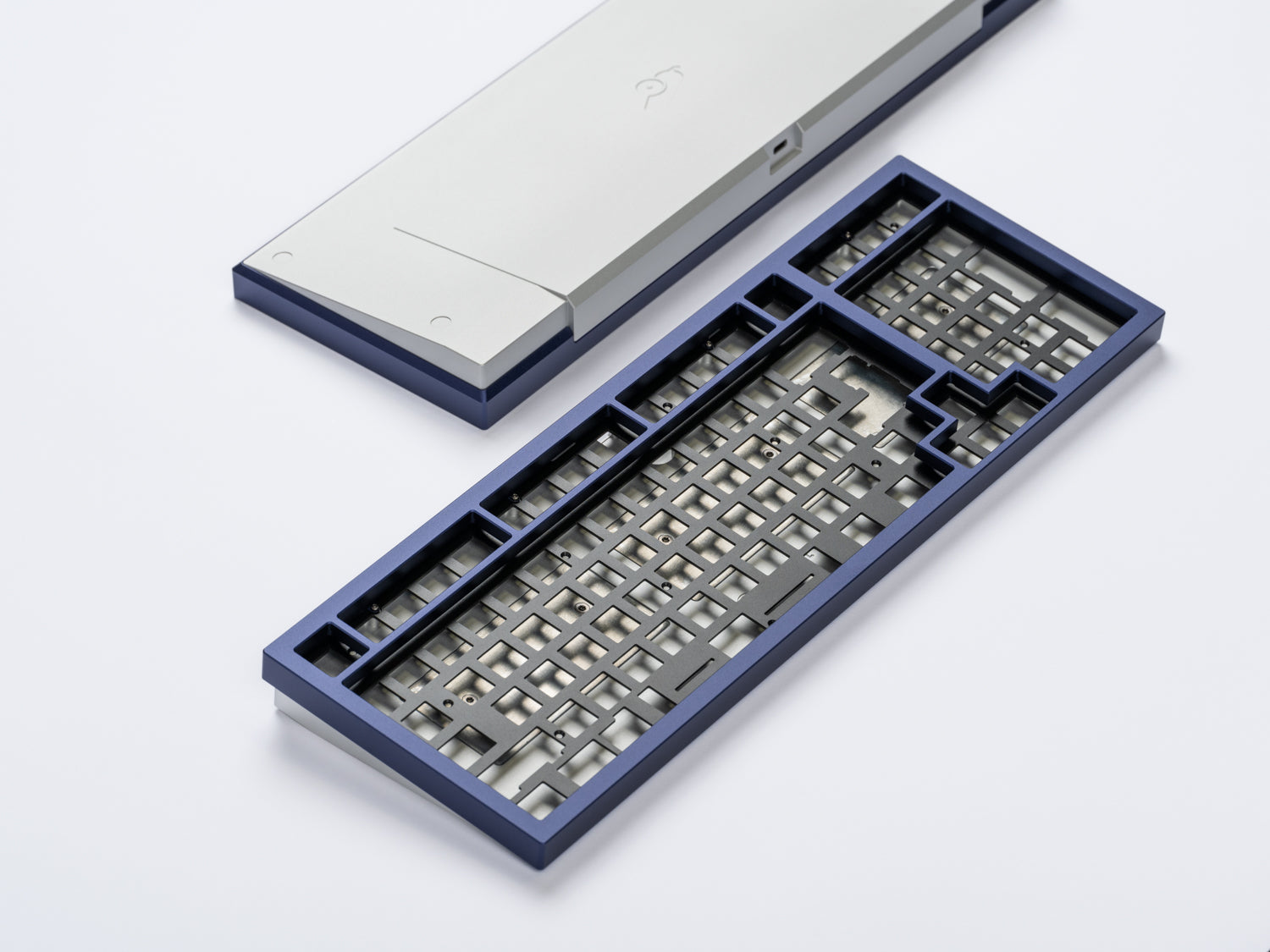 Brutal V2 1800 Keyboard in navy case finish and black alu plate